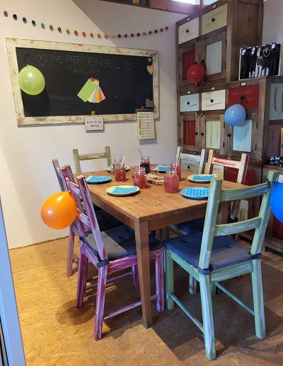 Festlich dekorierter Raum